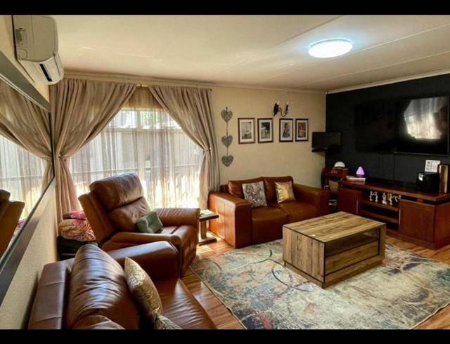 3 BEDROOM HOUSE FOR SALE IN SUIDHEUWEL